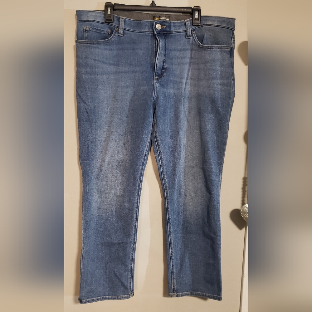 Lee jeans. Mid rise slim fit. Size 18 short.